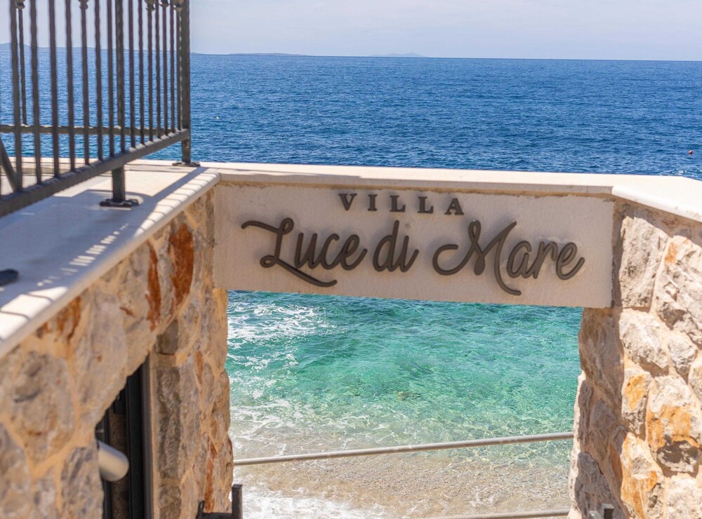 Sunlit Shores Beach Villa With Pool, Gym and Sauna