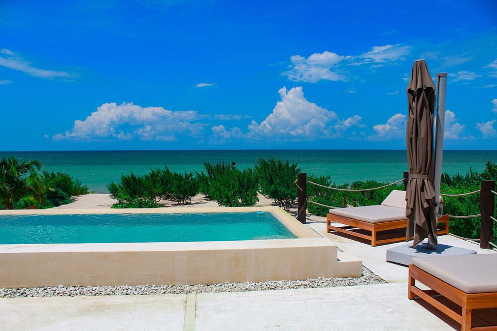 Therasia Luxury Beachfront Retreat view 5