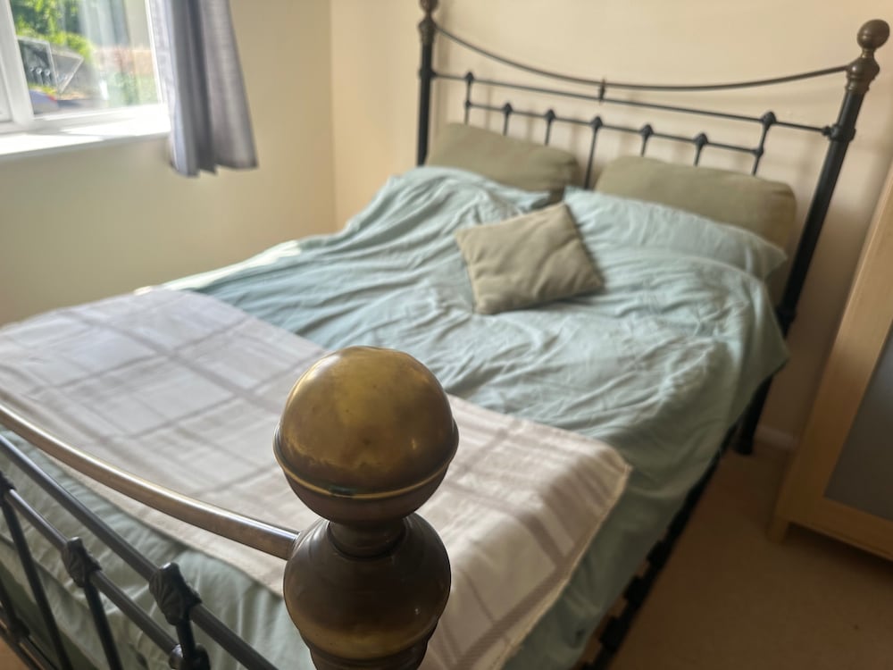 Enfield City Apartment Retreat