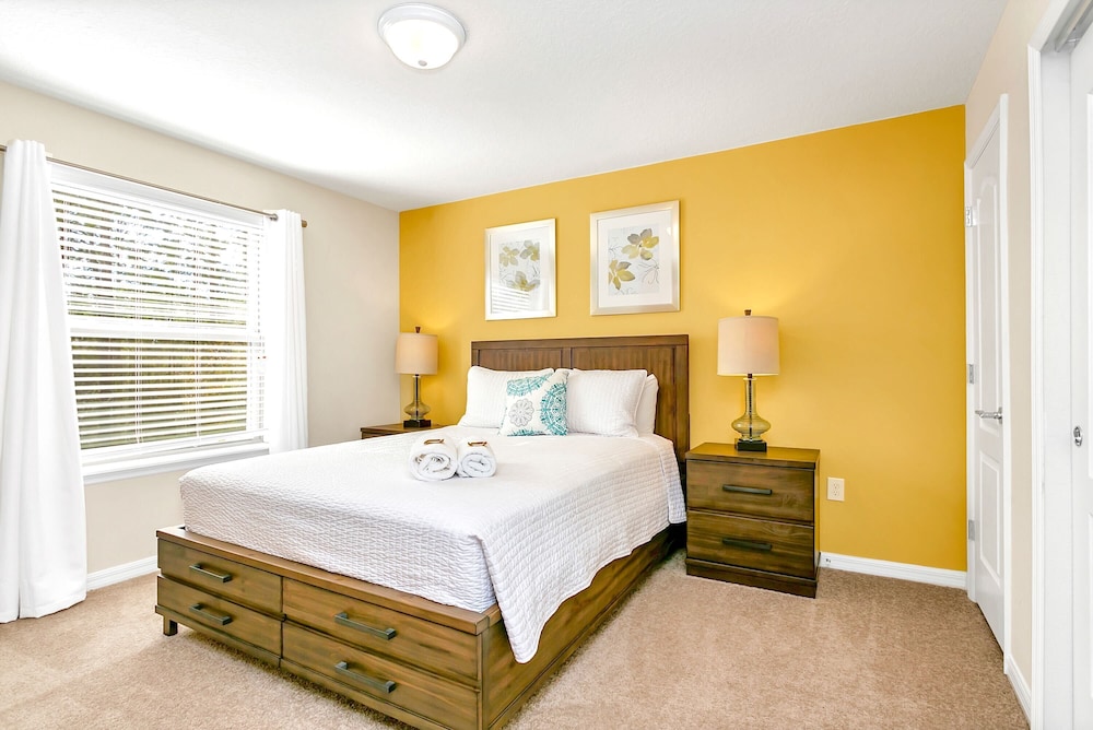 Upstay - Theater Games Sleeps 16 Pool