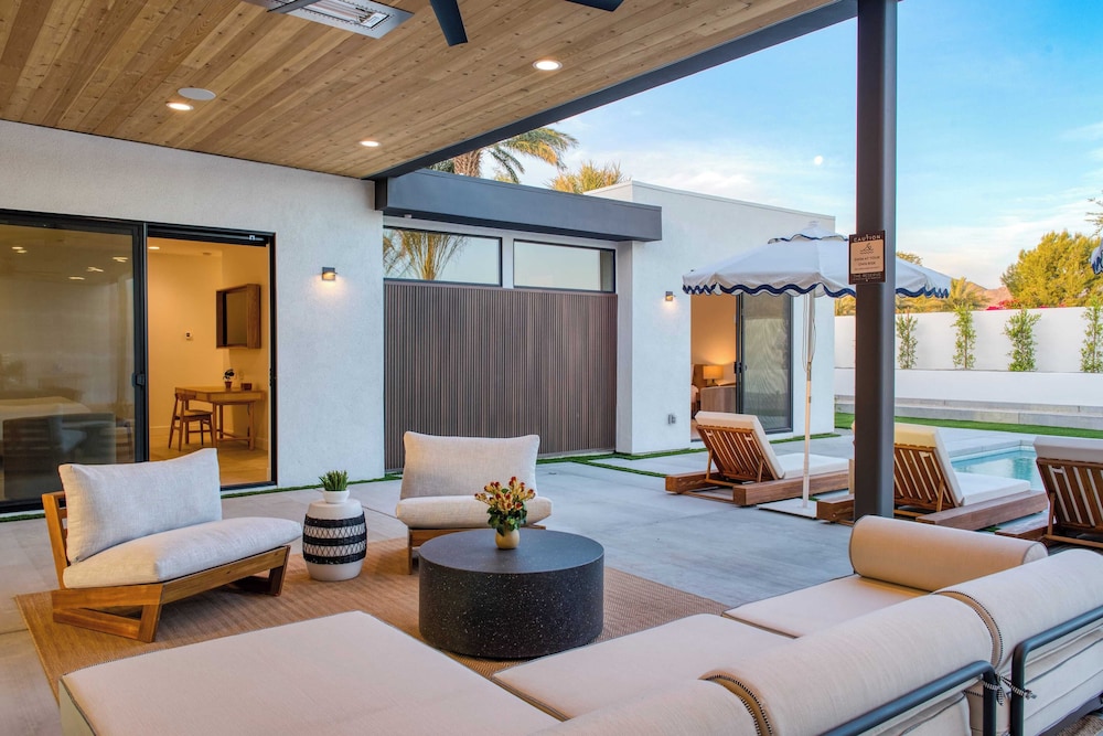Sleeps 34 2 Villas, Pool, Pickleball + Bocce Polo Villas Elara by Avantstay