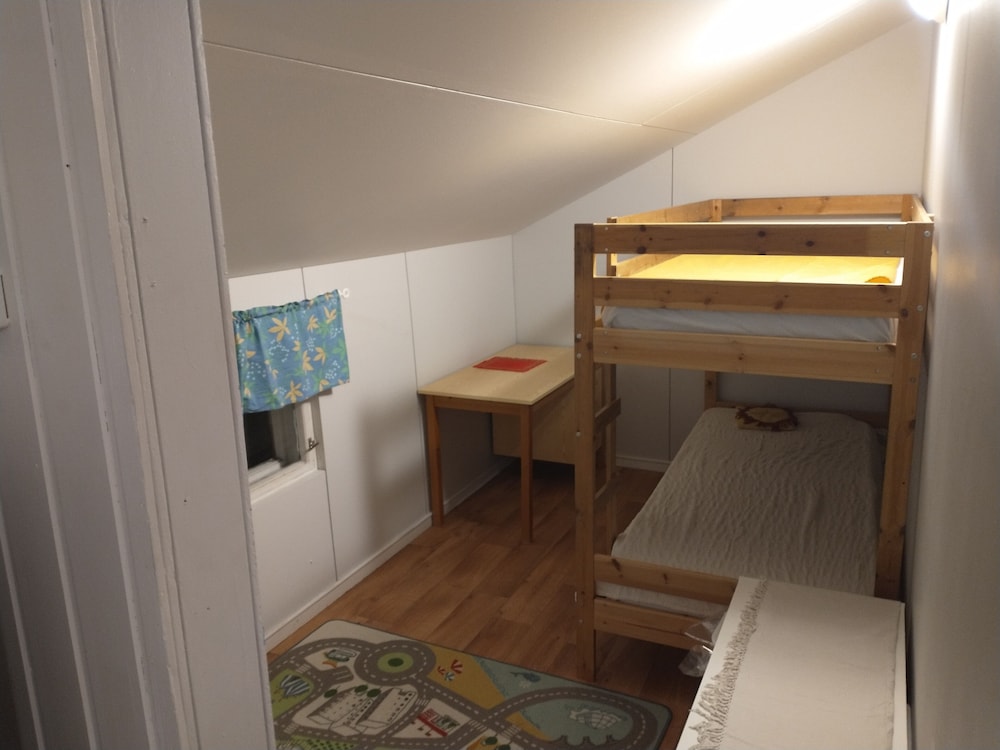 Beautiful 4 Bedroom Cottage With Wood Sauna view 5
