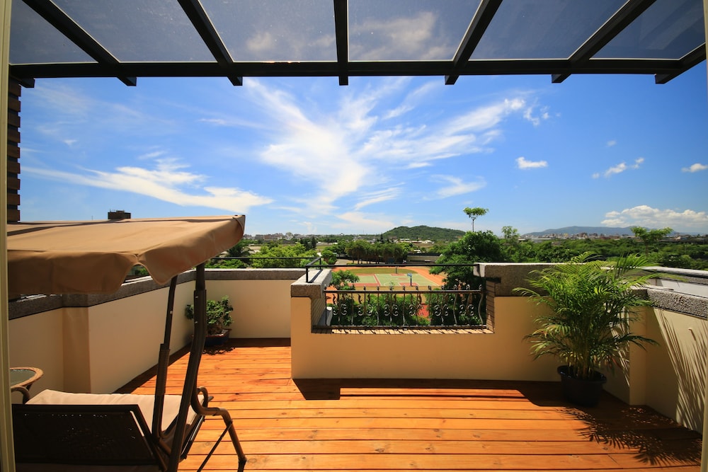 Sunny Breeze Garden