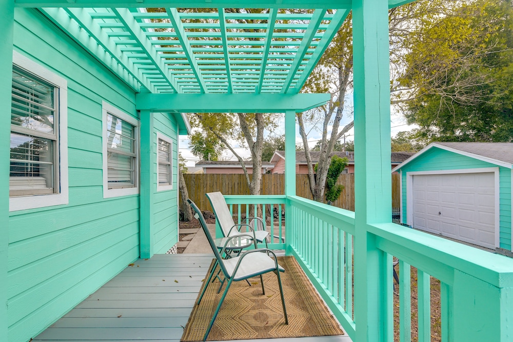 Galveston Vacation Rental: Deck & Central Location