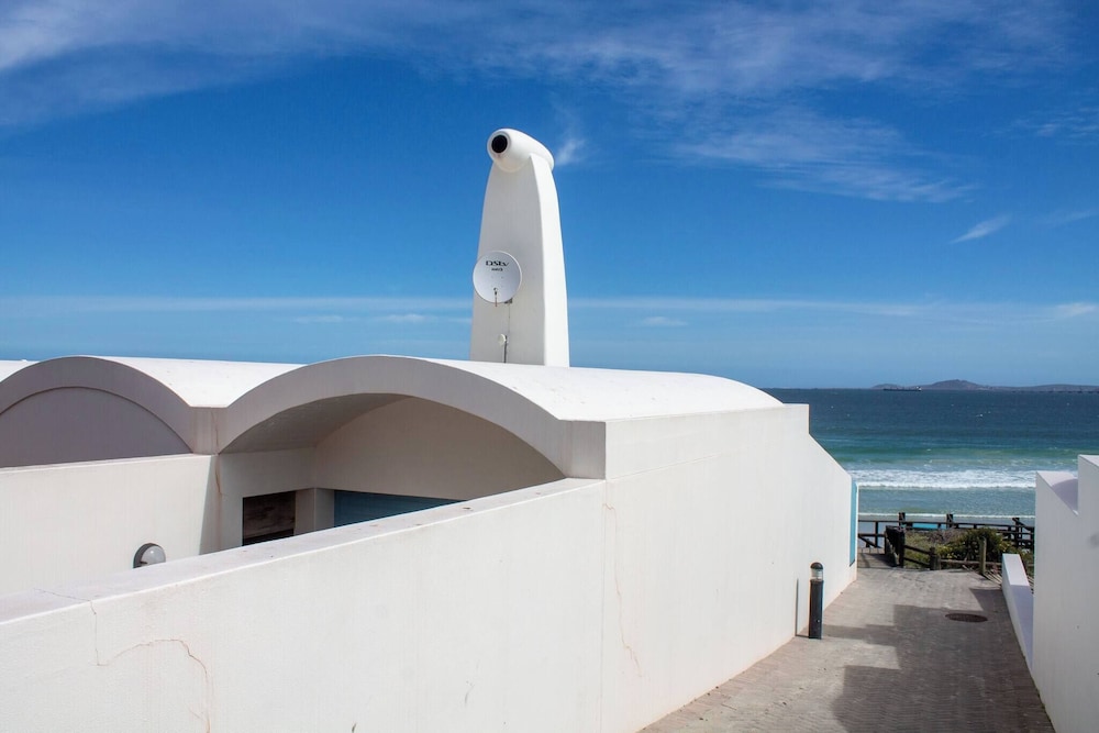 Paradys Oceanfront Submarine-style Holiday Home in Langebaan