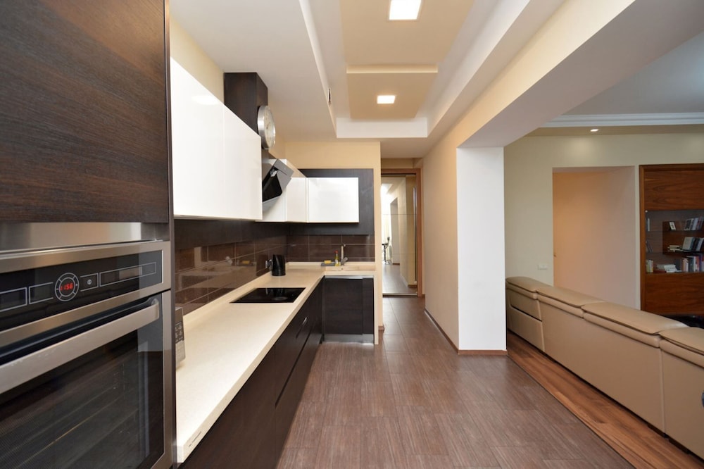 Apartment by Luxe Group DI888