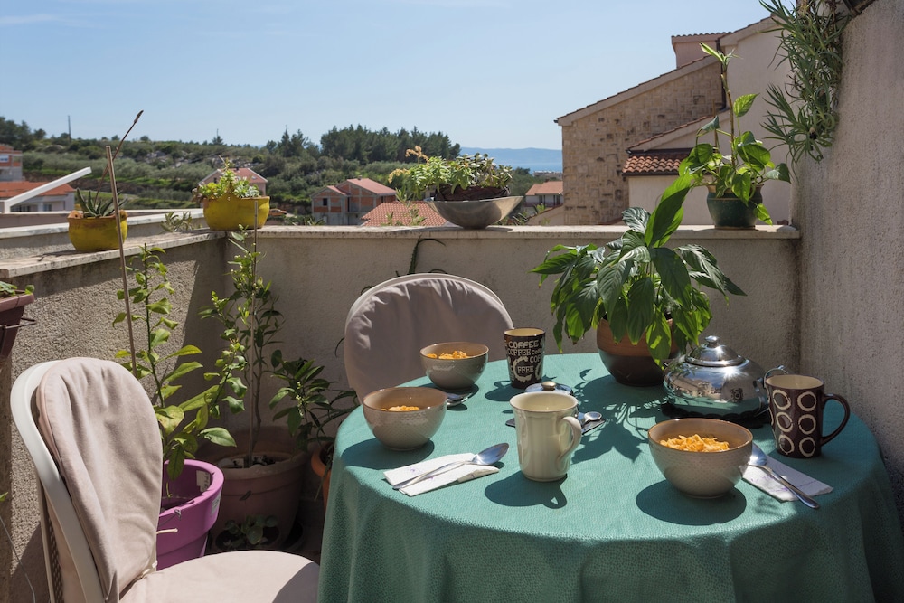Arca, Apartment With Sea View And Free Parking