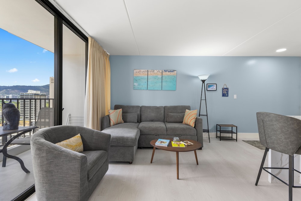 Waikiki Banyan 1BR