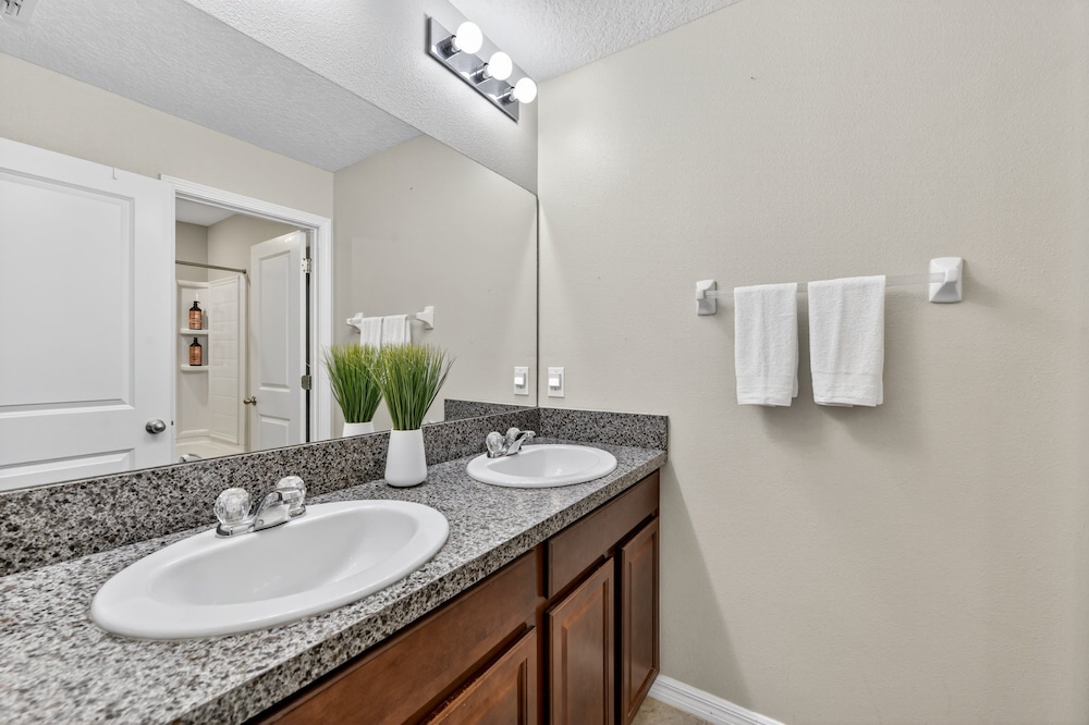 Spacious Getaway Near Apollo Beach 5 Bedroom Home