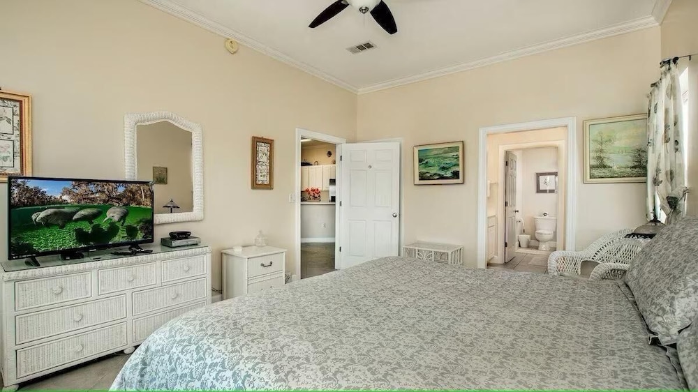 Pavilion Palms 205b