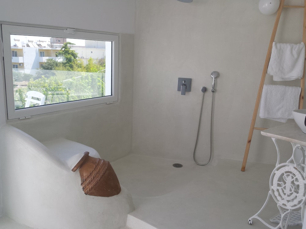 Kouros Home Hotel