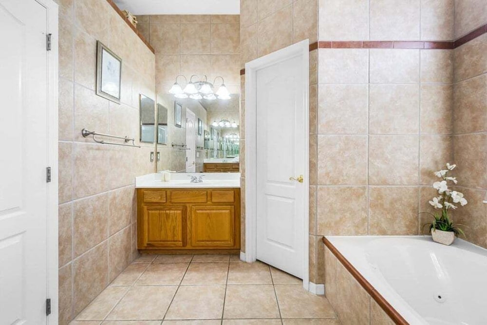 4 Bed Pool Home, Pool Table & More 4 Bedroom Villa