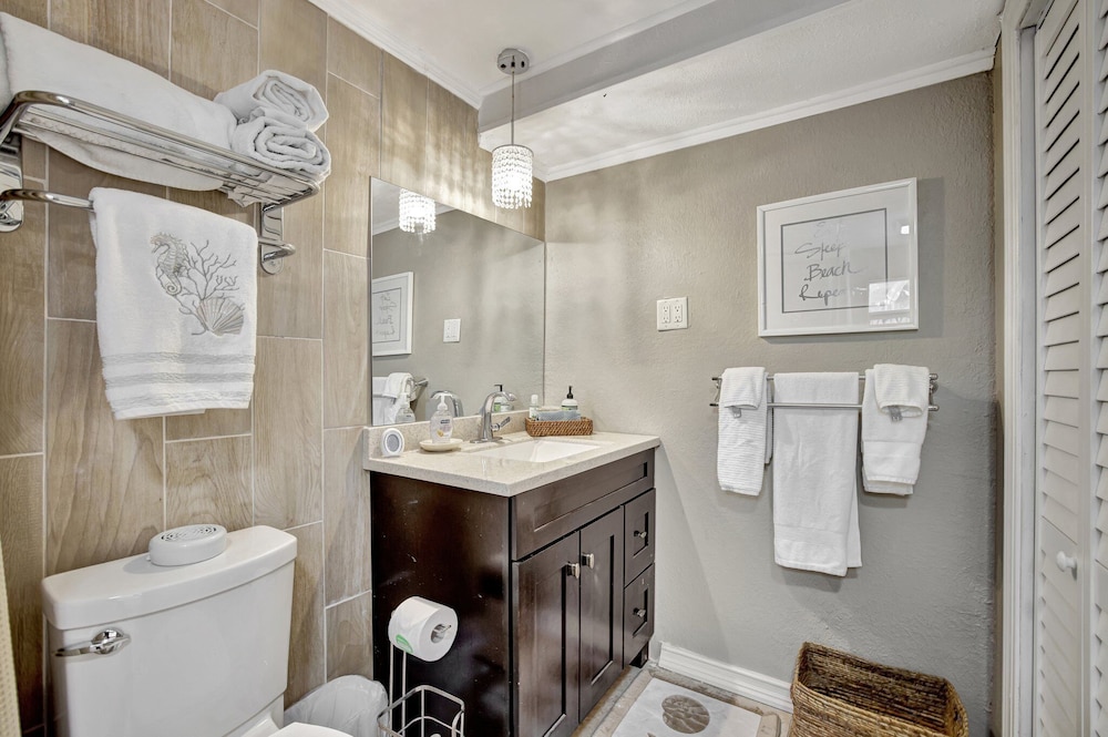 Beach Duplex 3br Manor with Heated Pool
