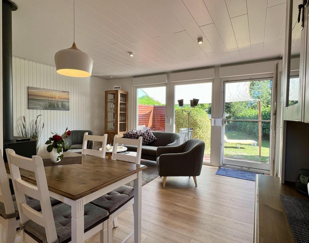 Spacious Bungalow With Garden in Park Eureka