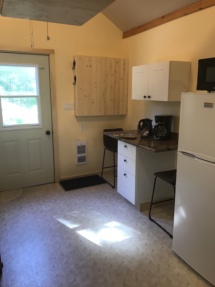Longmuir's Hidden Cove Cottage Resort