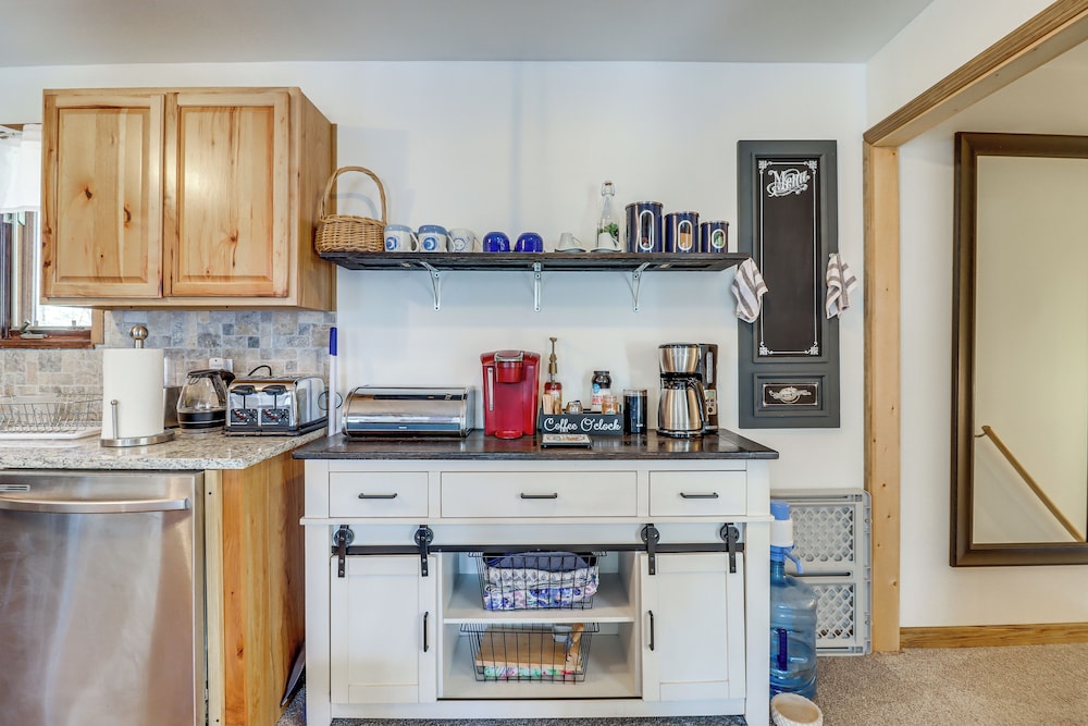 Lovely Tobyhanna Getaway w/ Game Room & Fire Pit!
