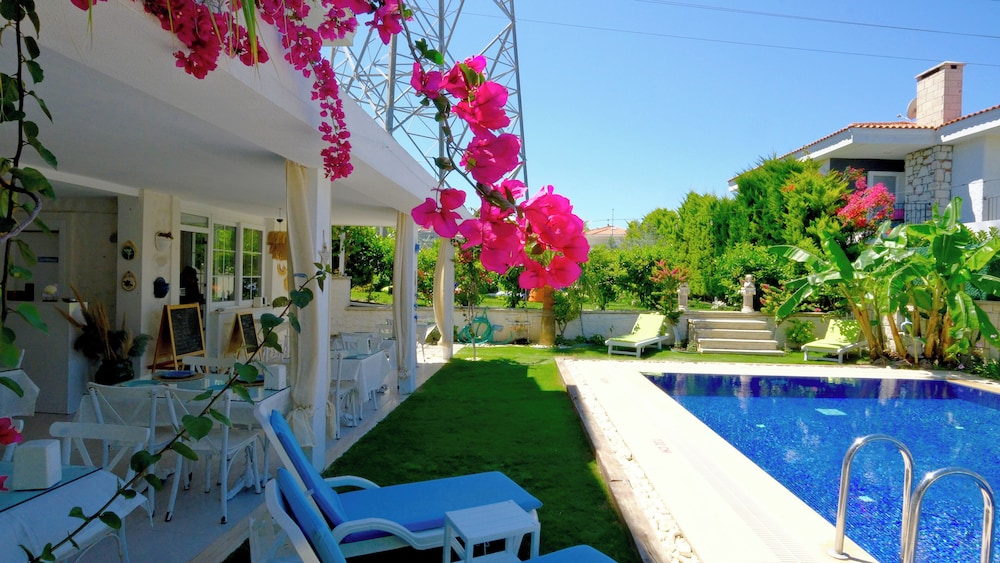 Lavinia Garden Alaçatı - Image 38