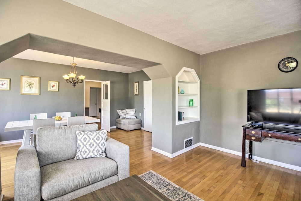 Tranquil Tucson Home w/ Yard - Walk to U of A