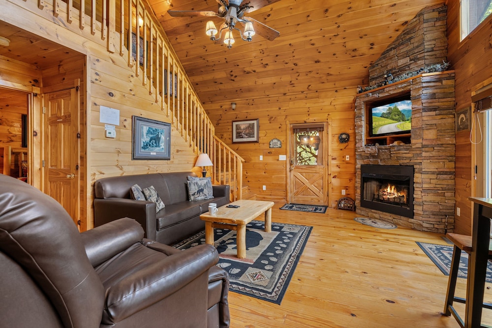Caught Ya Peek'n 1 Bedroom Cabin by RedAwning