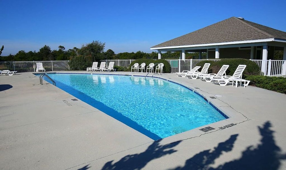 Dune Escape 5 Bedroom Home by RedAwning