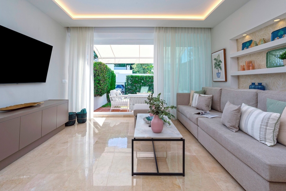 Magnificent 3BD Duplex With Pool. Aloha Golf II