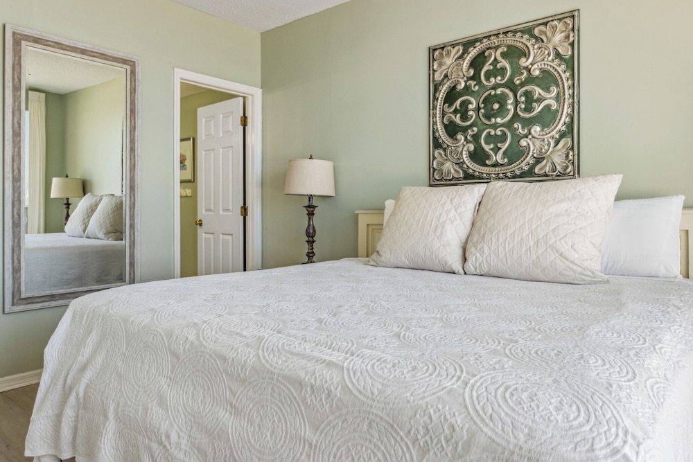Emerald Key by Southern Vacation Rentals