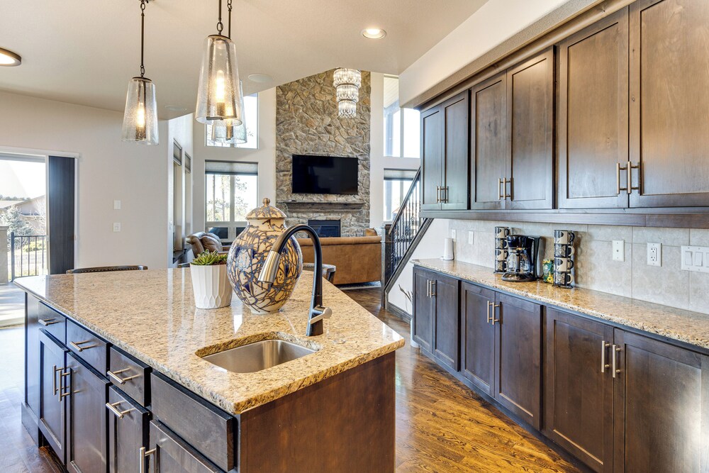 Hot Tub & Games Galore! Colorado Springs Retreat