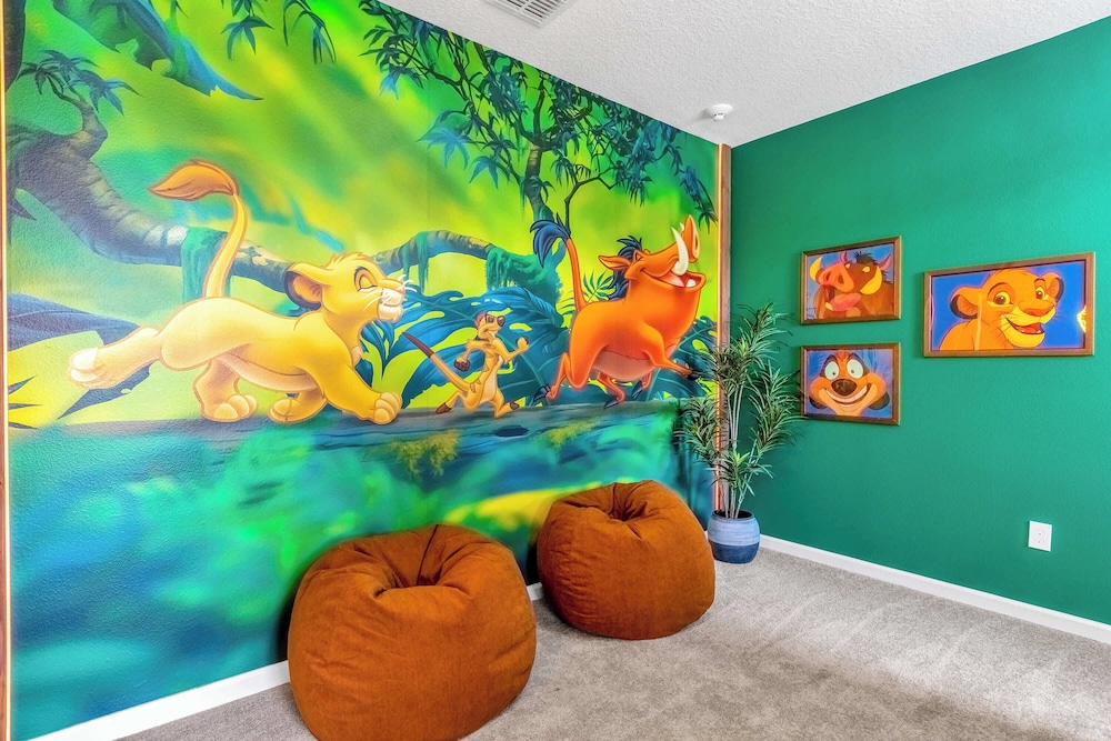 Upstay Epic 15br Mansion for Big Groups Near Parks