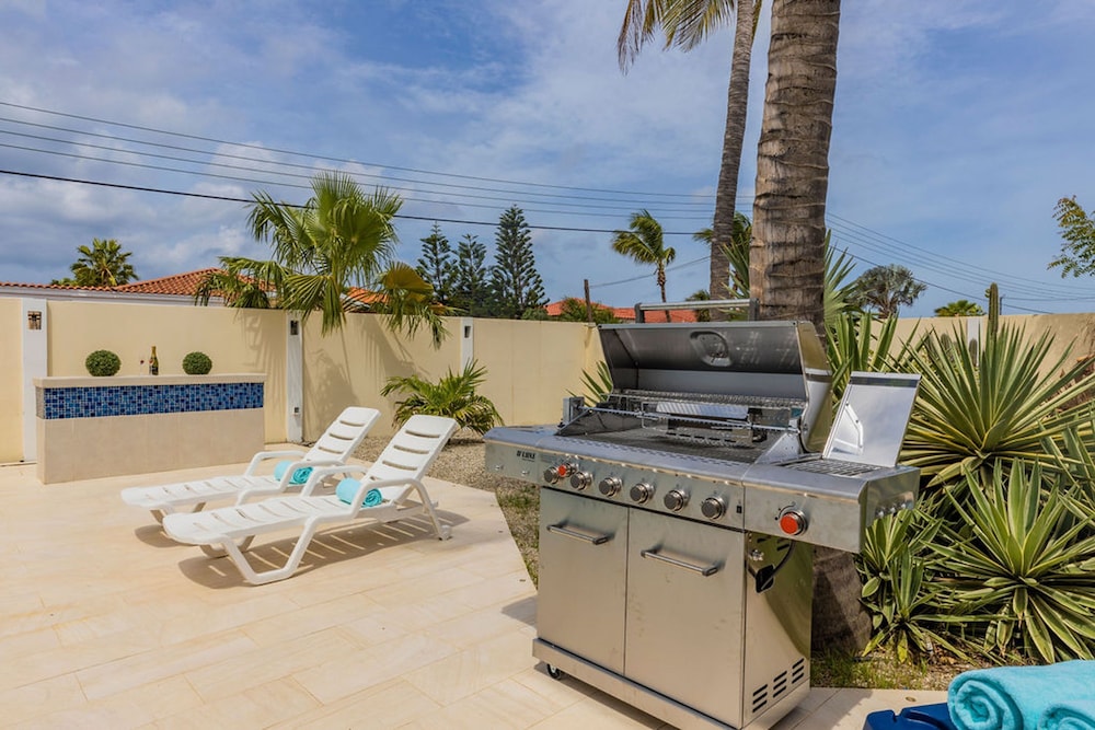 Beautiful 4BR 3BA Villa w Private Pool Jacuzzi