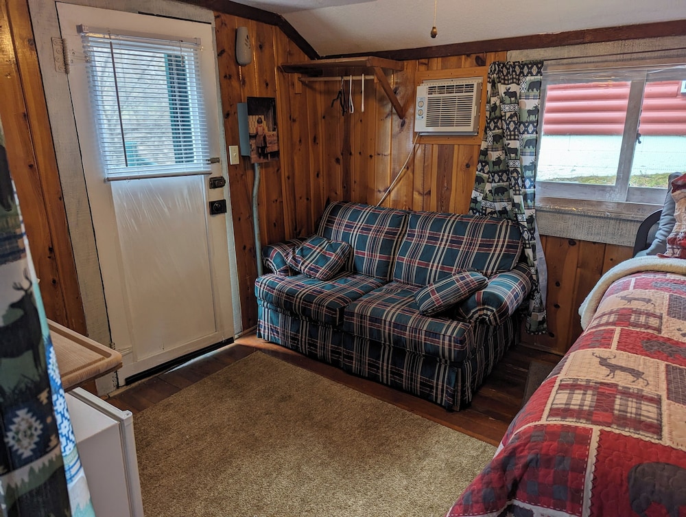 Ponderosa Pines Inn and Cabins