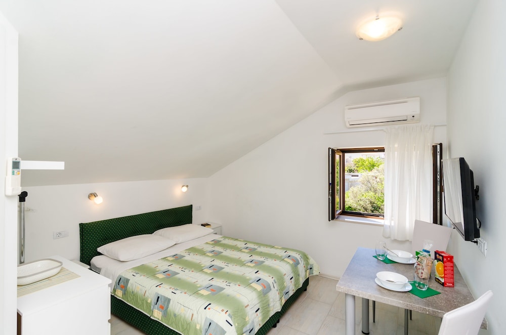 Cina Apartments