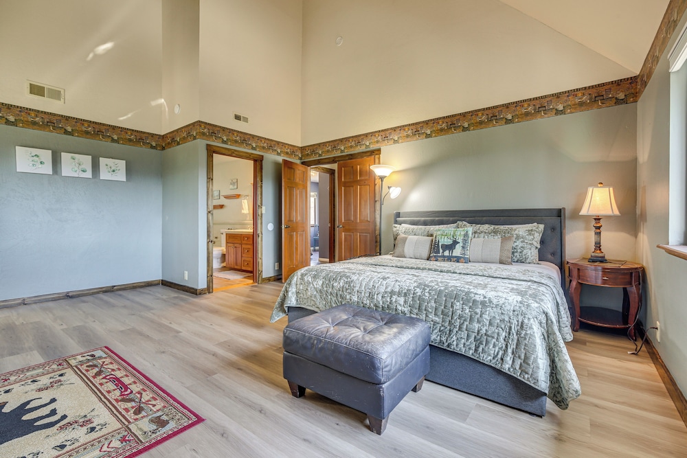 Partial Lake Arrowhead View: Cabin w/ Game Room!