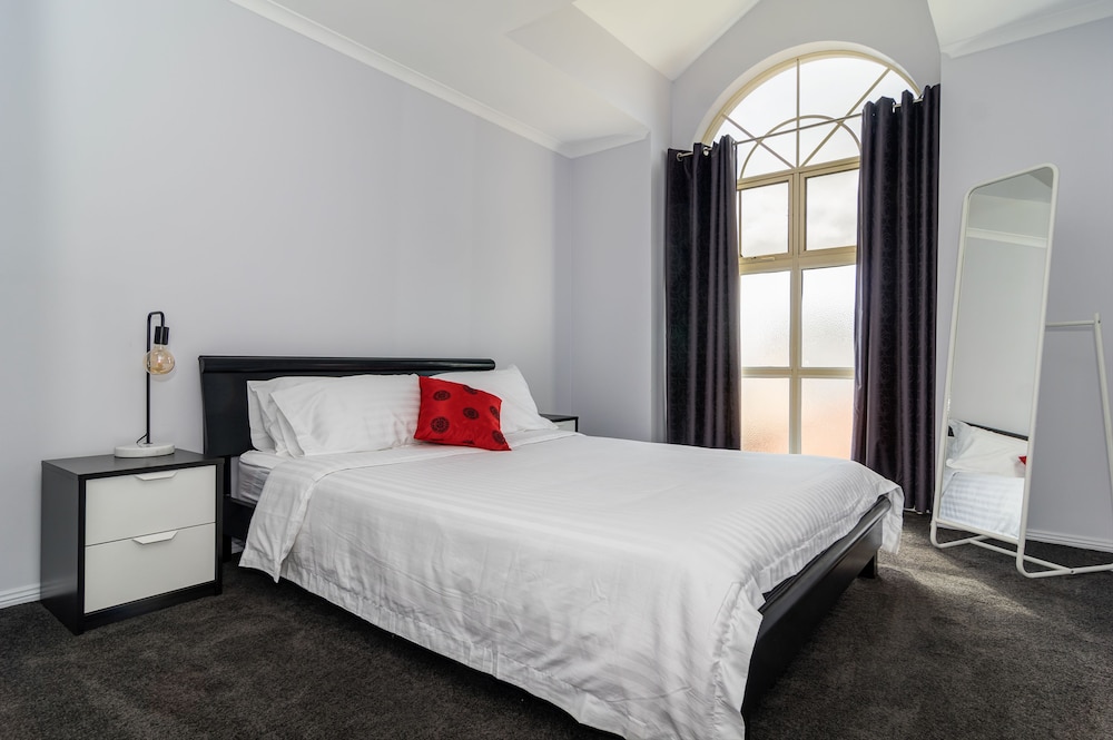 Port Adelaide Harbourside Home