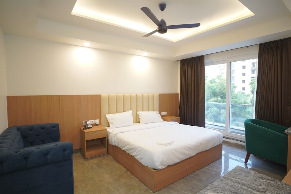 Royal Raven Hotel And Banquet