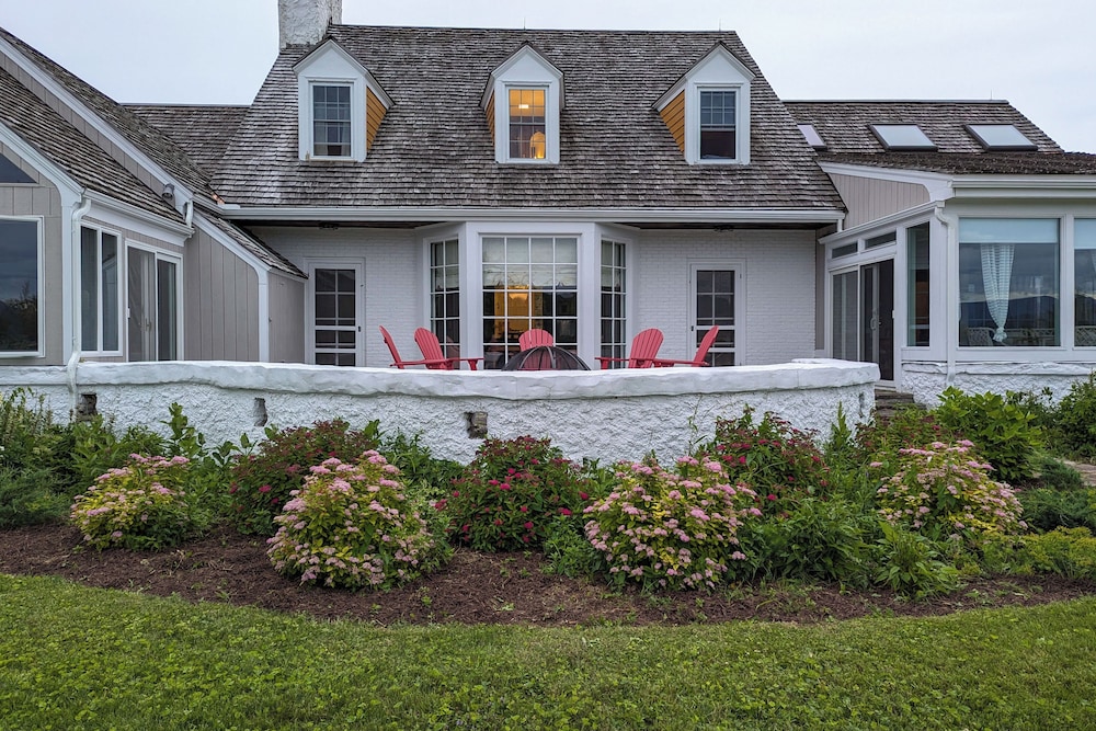 Expansive Retreat on 280 Acres in Lake Placid!