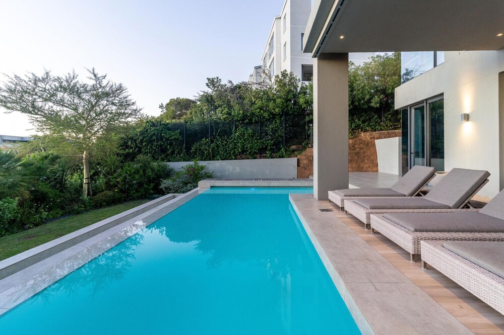 Sapphire Seas - Designer Villa in Camps Bay view 4