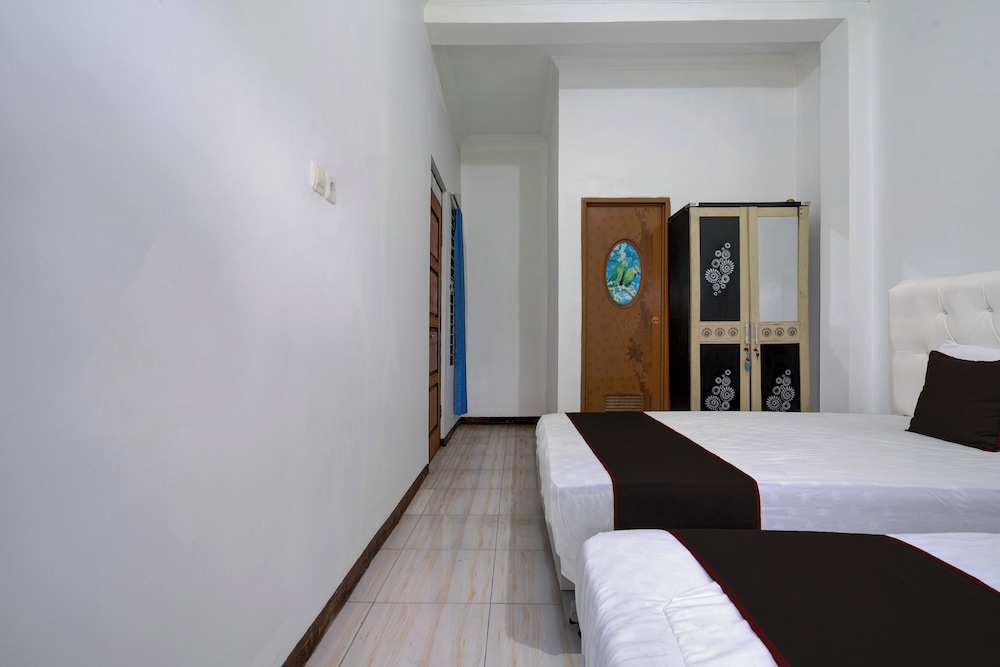 Hotel O 94843 Syariah Hj. Lilis Sukabumi