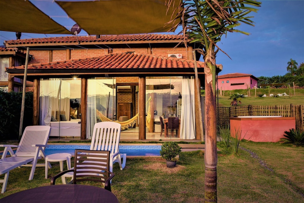 Kaunakakai Escape: Heated Pool & Beach Access