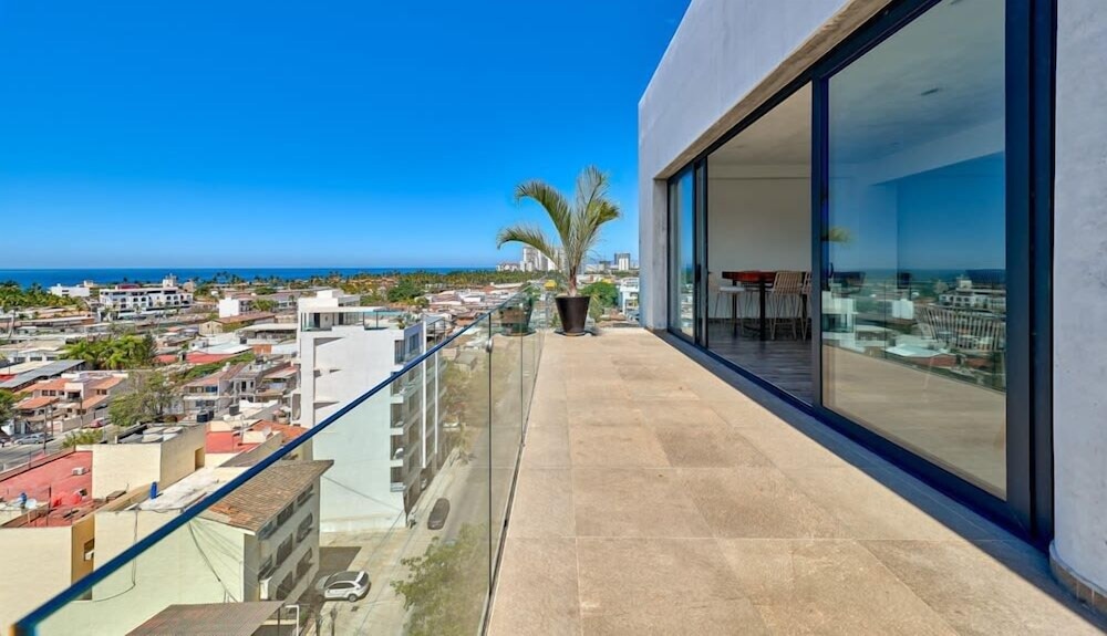 1BR Apartment - Private Balcony - Pool - Gym