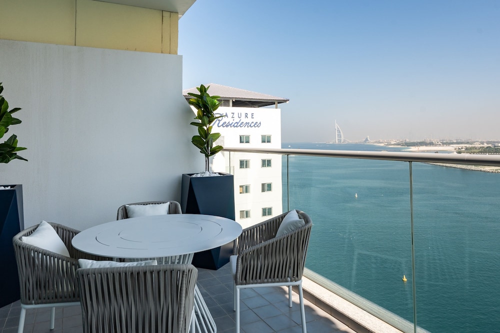 Urban 1BR Palm Apt w Beach Access