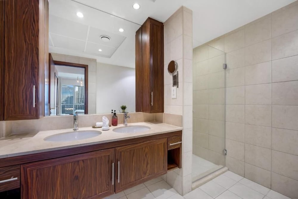 Durrani Homes - Grandiose 5BR Besides Dubai Mall with Burjkhalifa and Fountain view