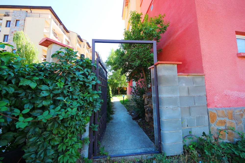 Menada Alfa Apartments