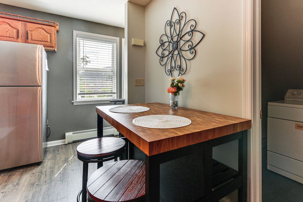 Walk to Town: Charming Unit w/ Balcony in Bedford!