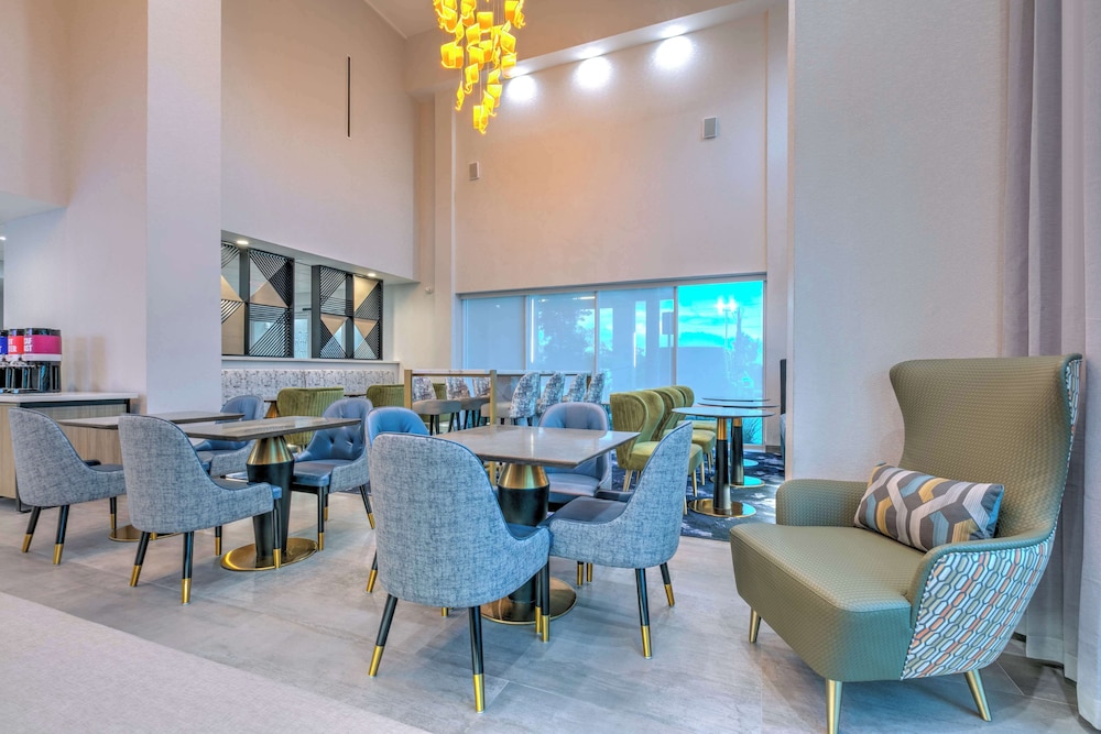Hampton Inn Suites Shenandoah The Woodlands, Tx - Property Image 5