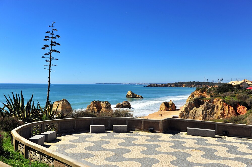 Praia da Rocha Beach Bright Apartment 50 m walk from the beach view 5