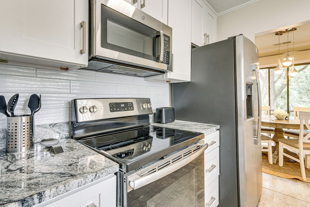 Walk to Folly Field Beach: Condo w/ Pool Access