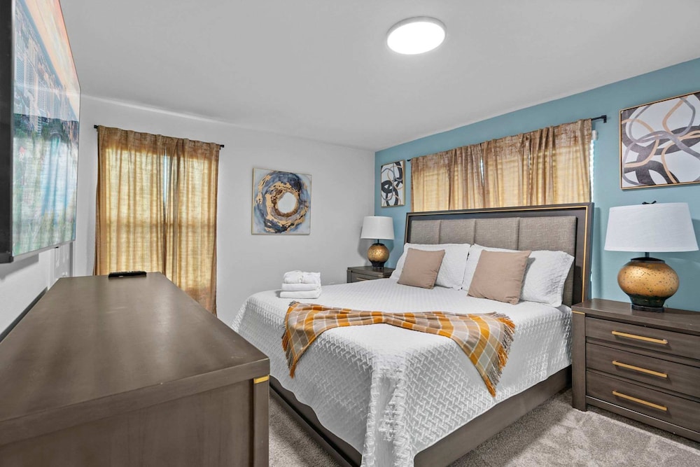 Gorgeous 5bed TH Close to Disney Water Park