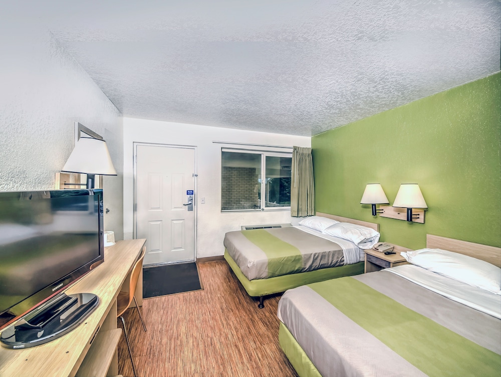 Motel 6 – Colorado Springs, CO – South/Metro Area
