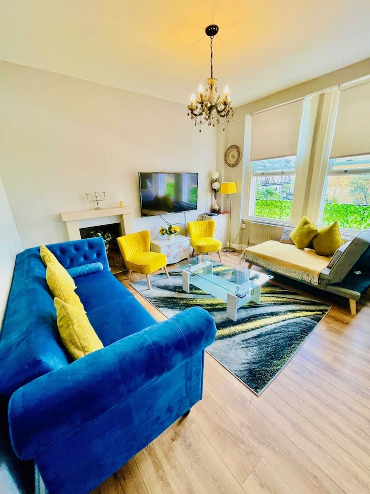 Modern 2 bed Flat, West Kensington, Sleeps 4