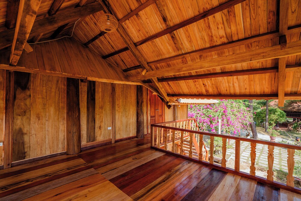 Bai Tu Long Mountain Resort